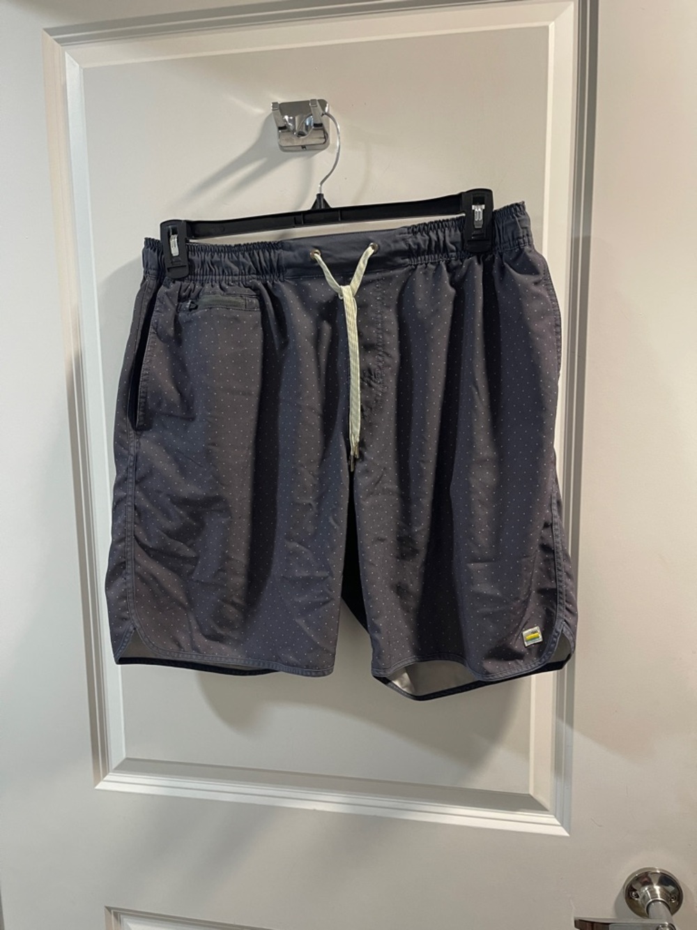 Vuori Men's Charcoal Grey Athletic Shorts with Drawstring No Size Tags Flawed